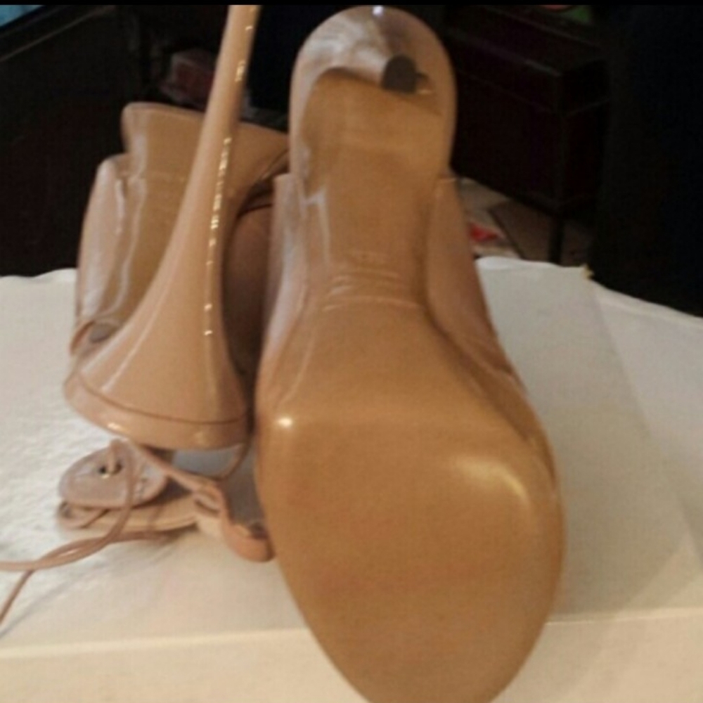 Shoe - Picture 3 of 5